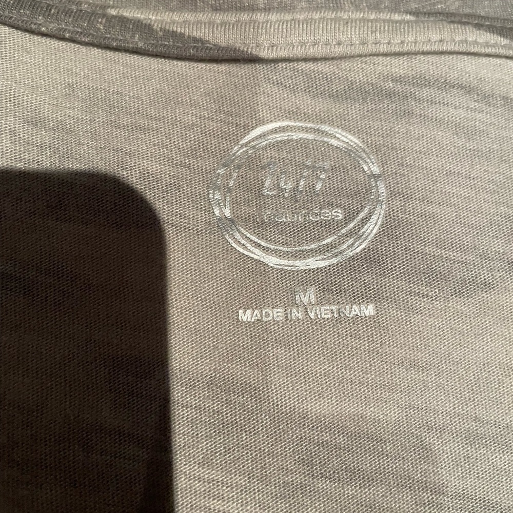 Maurices Gray Short Sleeve Tee Casual Lightweight Top - Picture 2 of 2